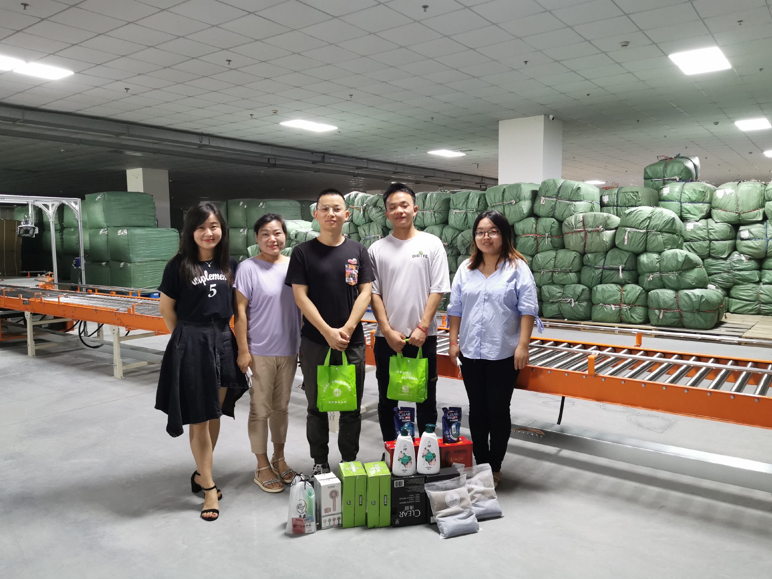 關(guān)愛職工 · 夏送清涼 | 寶開工會(huì)赴一線送清涼，致敬高溫下的堅(jiān)守